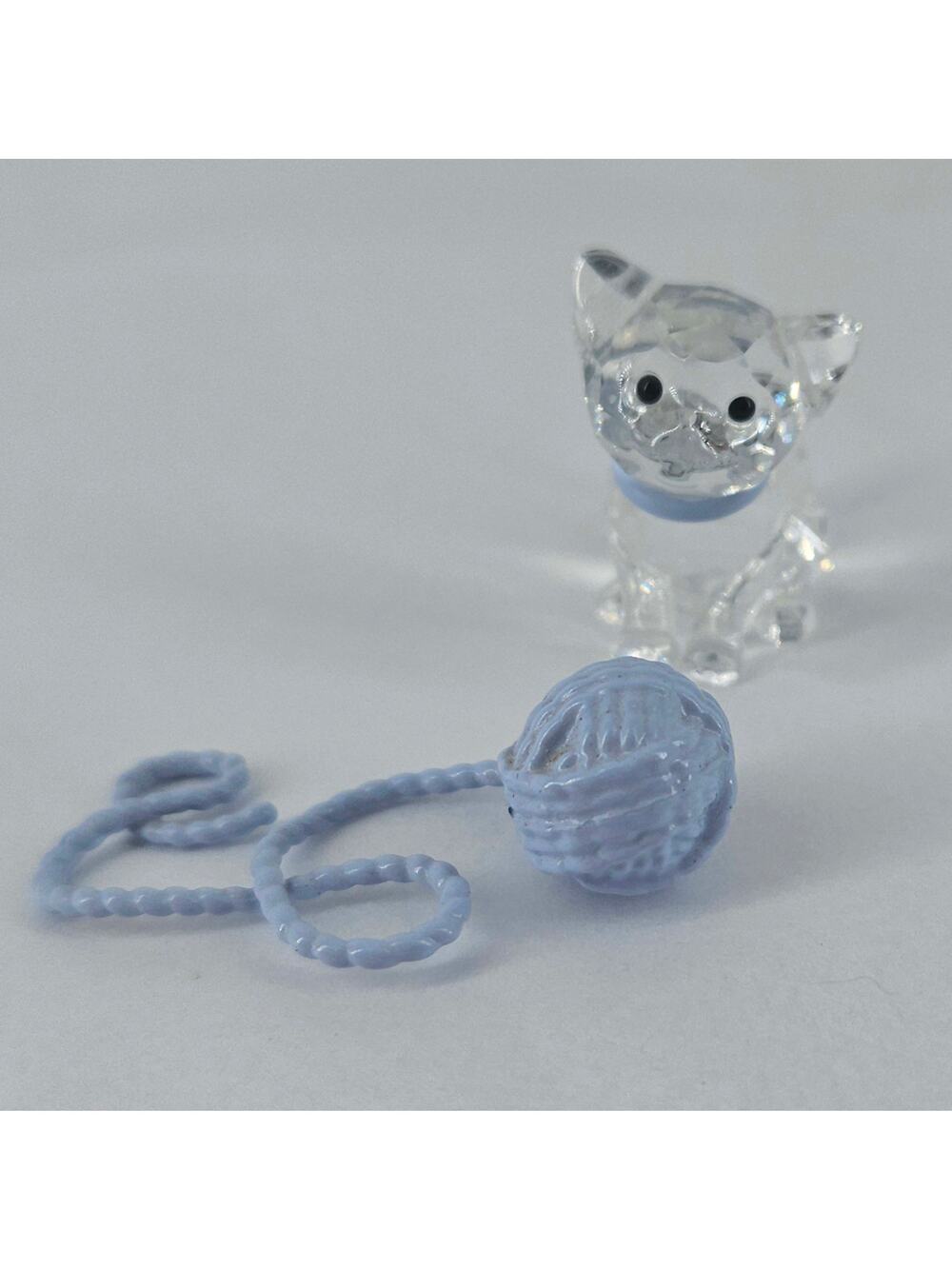 Swarovski cat Crystal Kitten figurine blue collar and ball of yarn